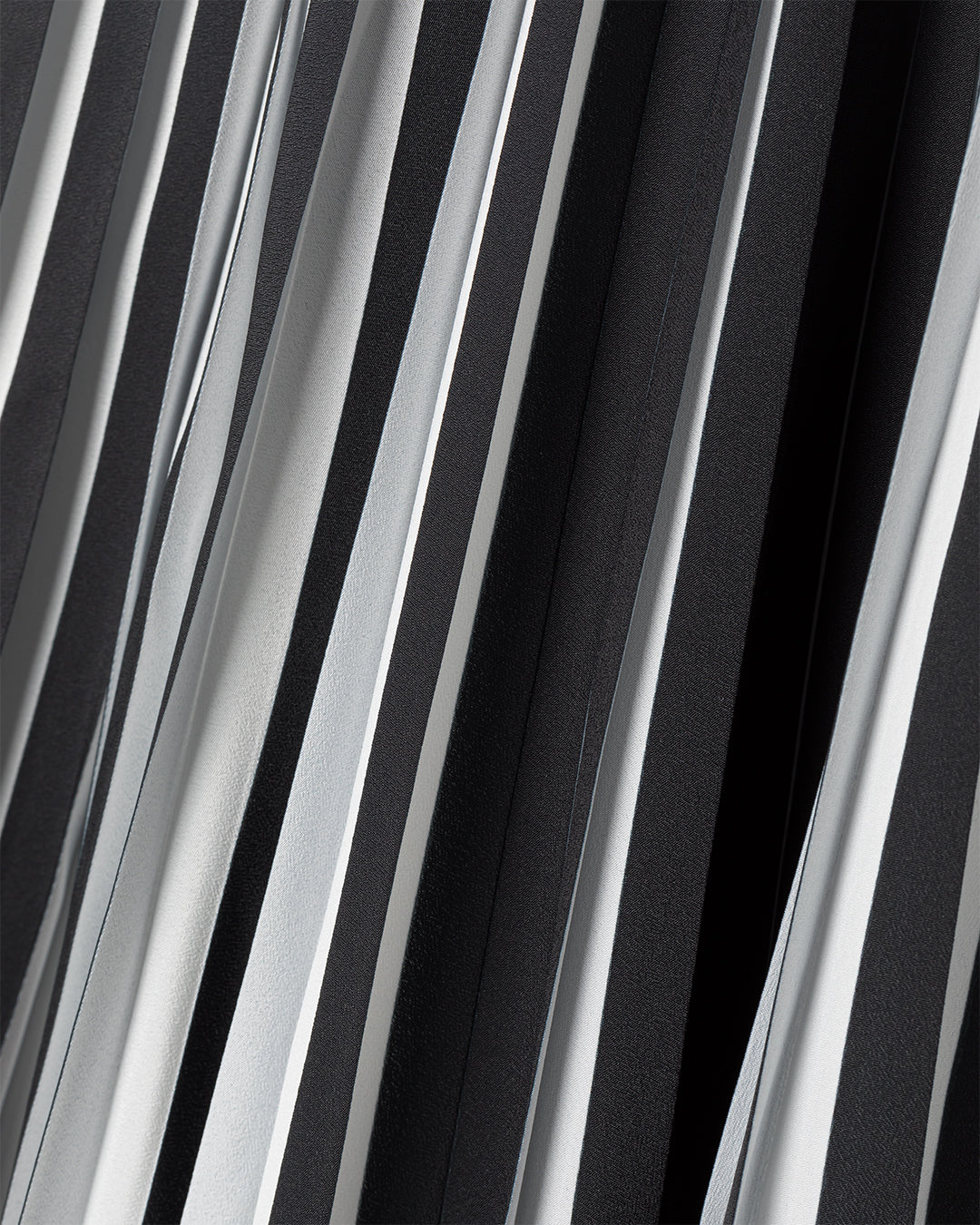 Black and white hotsell striped skirt 3d