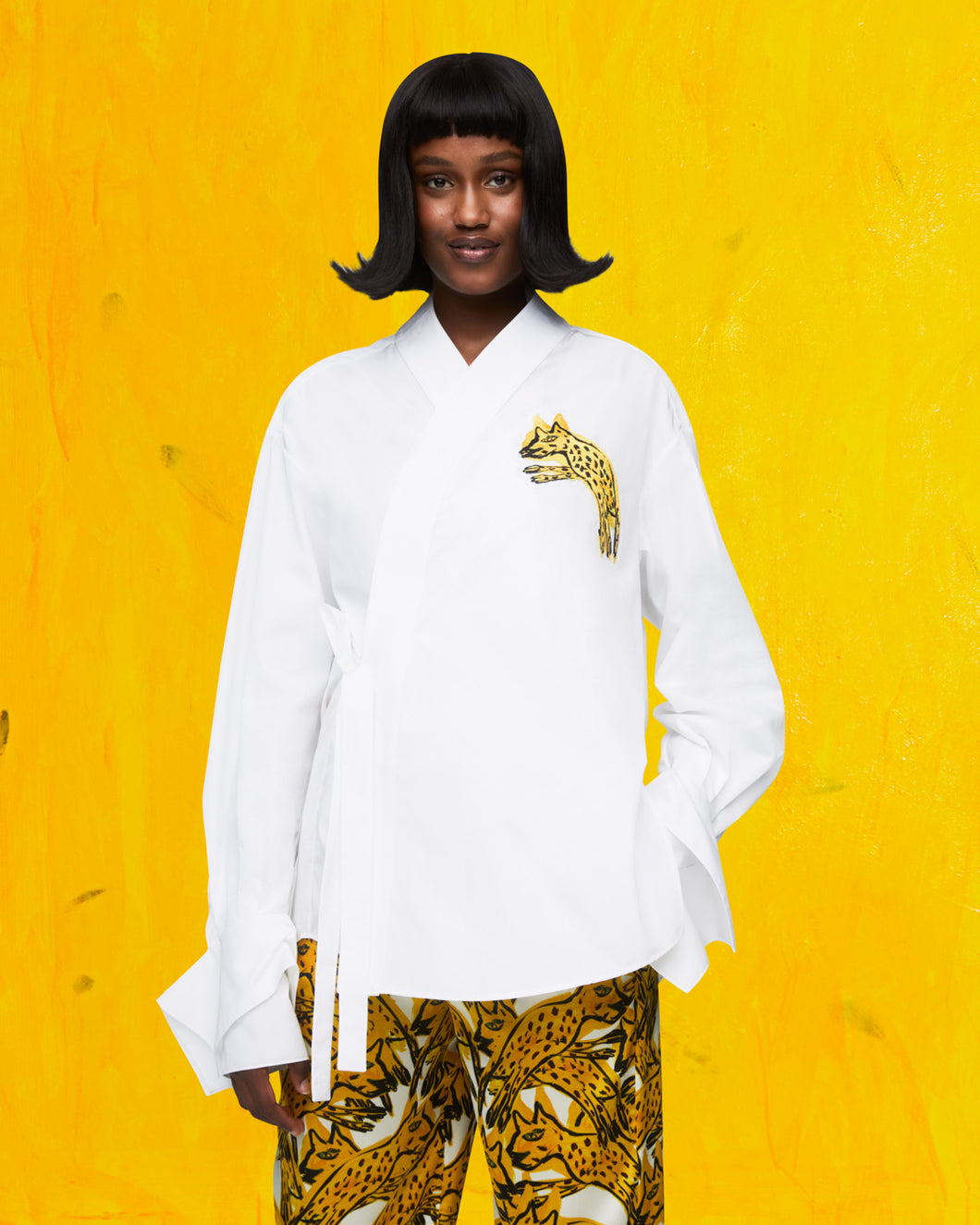 POUNCING CHEETAH WRAP SHIRT - WHITE