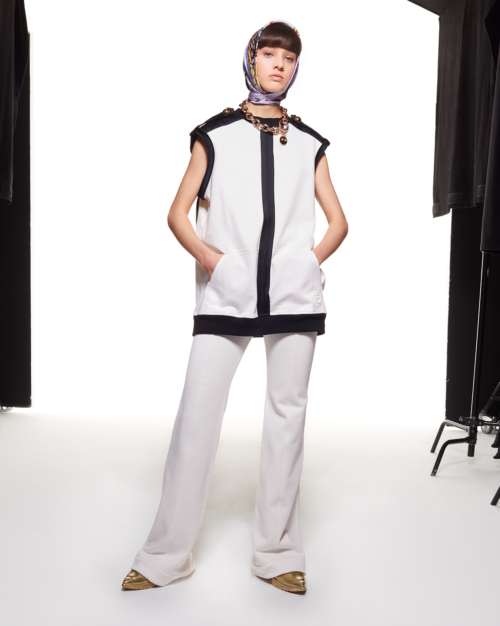 RUN ORGANIC COTTON SEACELL BLEND SLEEVELESS TOP - WHITE - AZ Factory