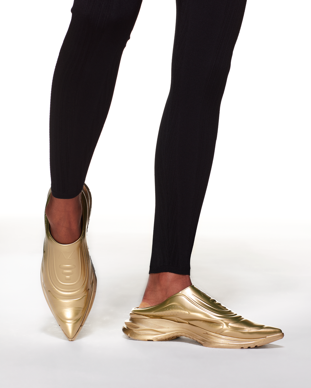 POINTY SNEAKS SLIP ON - GOLD